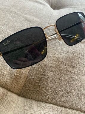 Ray-Ban Men’s Black Lenses with Gold Metal Frame Sunglasses